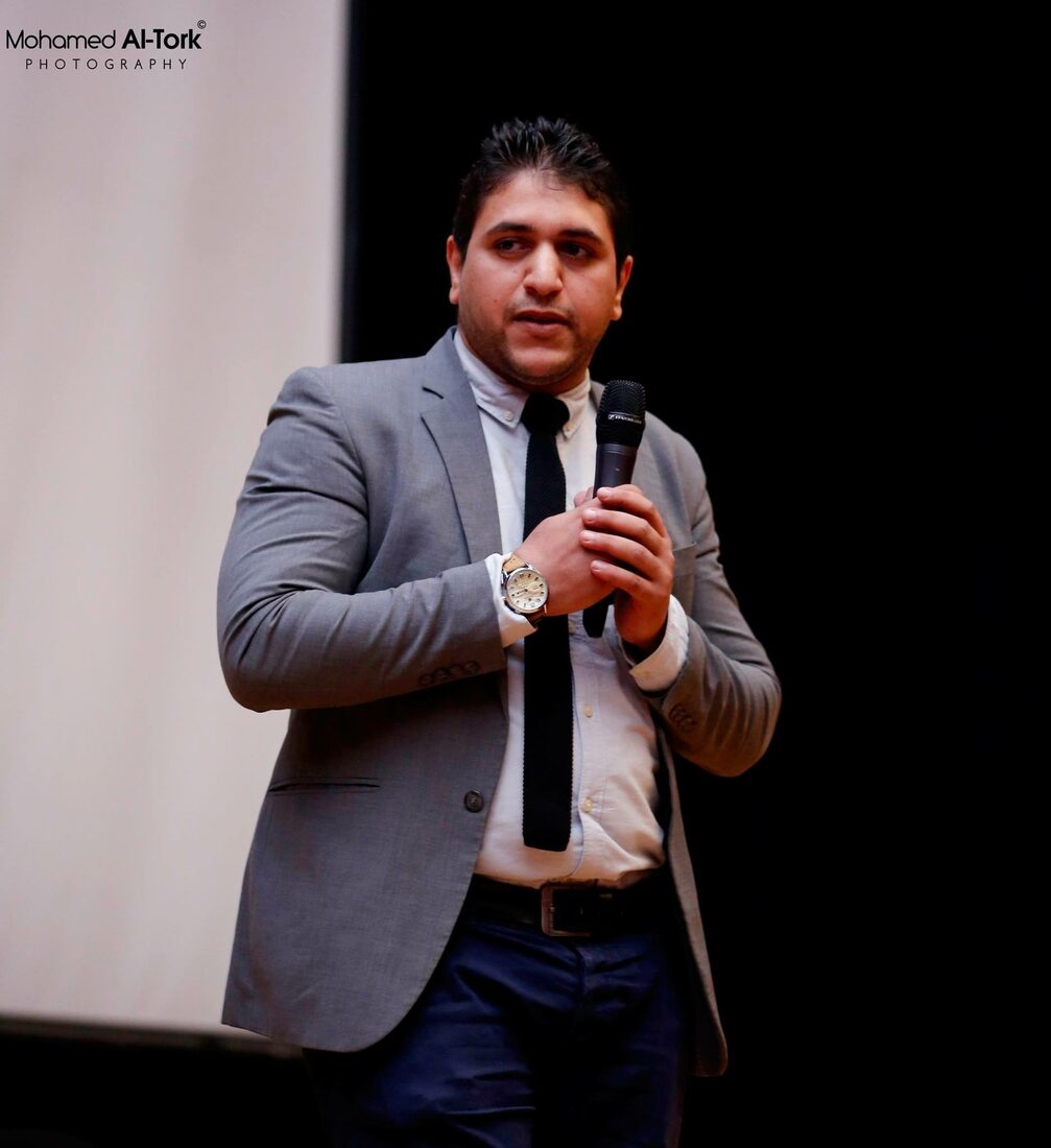 مذيع الشارع